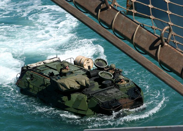 foto - An amphibious assault vehicle prepares to enter the well ...of USS San Antonio while under way in the Atlantic Ocean.jpg