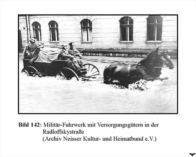 Powódz rok 1938 - Nysa - Obecna ul. Marii Curie-Skłodowskiej - Wojskowy wóz z dostawą niezbędnych artykułów 1939.jpg