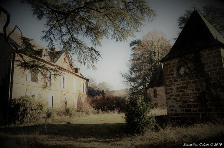 Abandonnes-Francja, Zamek - le-chateau-et-la-chapelle-abandonns_31582439391_o.jpg