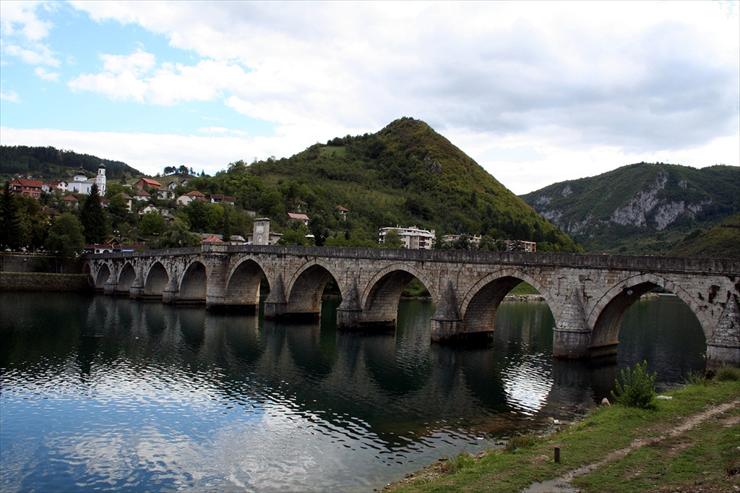 Architecture - Mehmed Pasha Bridge in Visegrad - Bosnia and Hercegowina.jpg