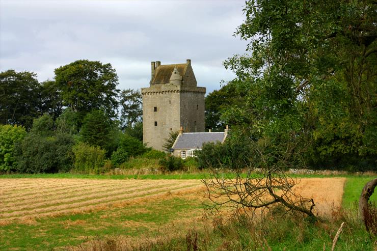 Castles-of-fife-Kinross-Clackmannan - scotstarvit-tower-8-of-9_2941198856_o.jpg