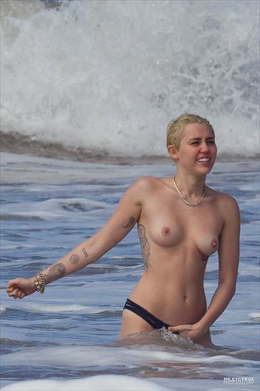 Miley Cyrus - Miley-Cyrus-Naked-0181-682x1024.jpg