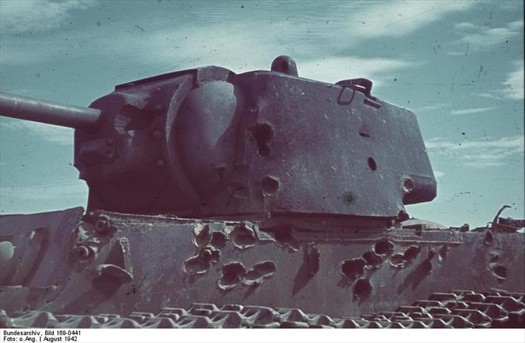 Galeria - Bundesarchiv_Bild_169-0441,_Russland,_bei_Stalingrad,_Panzer_KW-1.jpg