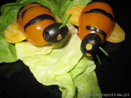 dekoracje z warzyw1 - pszczolka-z-pomidora.jpg