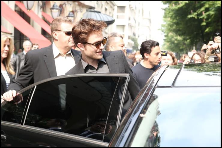On the Street - PattinsonRobert-WFE-Paris.jpg