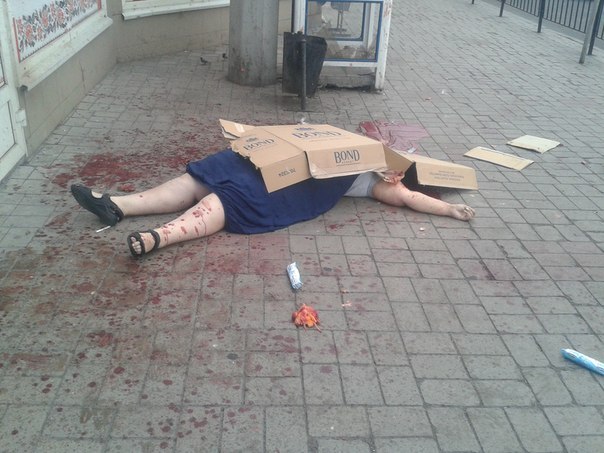 Foto - Donieck - w okolicy dworca kolejowego, ciało tej kobiety pozbawiono głowy.jpg