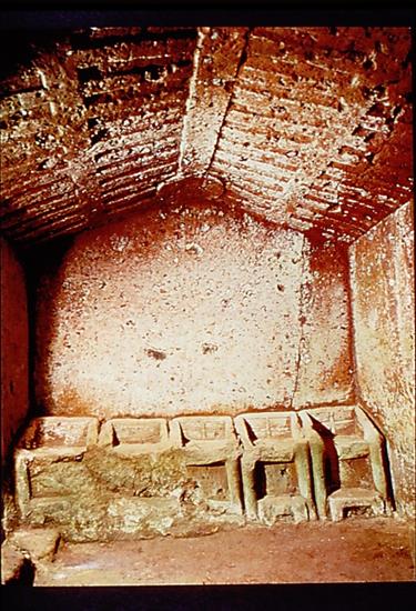 etruska - Cerveteri_Tomba delle Cinque Sedie_2 poł.VII w.p.n.e.jpg