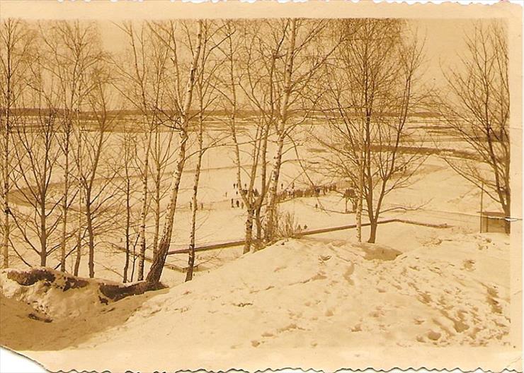 Wąbrzeźno na stare... - stara fotografia z poczatku lat 50-tych.Wabrzesk...a na nim ogromny tor do jazdy szybkiej na lodzie.jpg